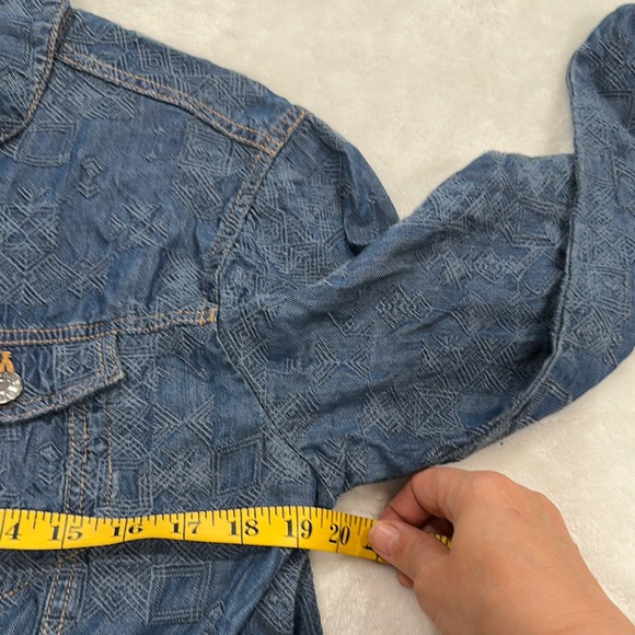 Johnny Was Blue Jean Jacket with Embroidered Details - Picture 7 of 9